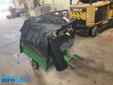 John Deere MC519 Cart with belt driven blower for Leaf/Grass Clipping, has two swivel casters,...