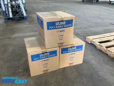 (150) ULINE Poly Bubble Mailers #7 white. Measures 14 1/4” x 20”