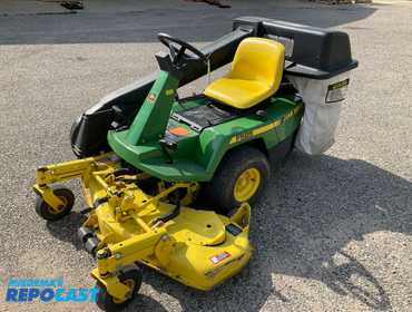 John Deere F525 Riding lawn mower