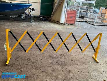 19’ Scissor Gate (15” closed) 