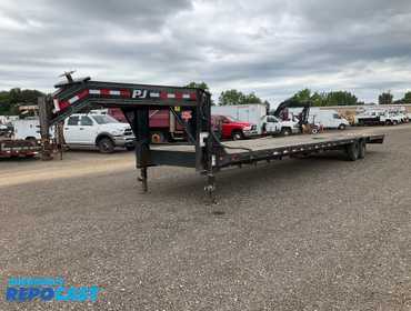 2022 PJ Trailer 40’ Tandem Axle Gooseneck
