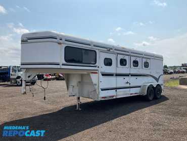 1997  Sundowner 26’ Horizon II Gooseneck Horse Trailer