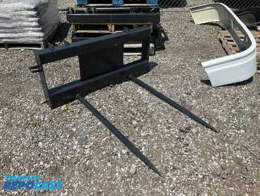 New JCT Skid Steer Bale Spear 43” Tines Universal Quick Attach