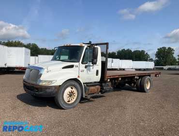 2004 International 4300 20’ Flatbed Dump Truck 1HTMMAAL54H654488