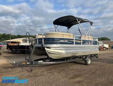 2022 Sun Tracker Party Barge 18 DLX Pontoon Boat