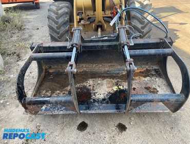 Used grapple, make unknown, 65'' wide, has new couplers and connecting hoses, needs new cylinder...