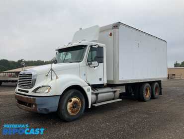 2007 Freightliner Columbia 20’ Box Truck 1FUJA6CK37LX83138