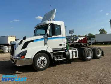 2014 Volvo Tandem Axle Day Cab Semi 4V4NC9EGXEN167665