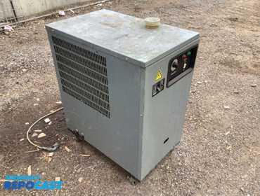 Industrial oil chiller, 200V (model: RKC-750-CJ)15”x23”x28”H