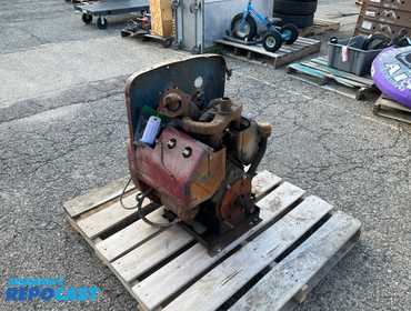 Wisconsin VF4 engine with extra starter 