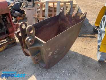 Backhoe Bucket, good shape, heavy duty. Adjustable