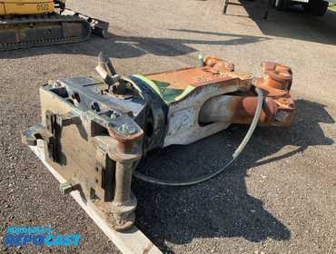 LaBounty Hydraulic Concrete Pulverizer / Crusher Excavator attachment, 24”W x 36”L jaw, came off...