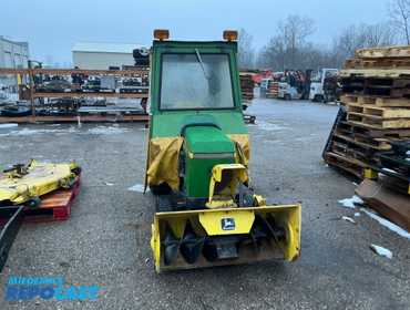 John Deere  116 Riding Lawn Mower