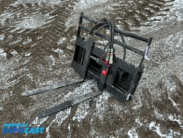 New GIYI Hydraulic Side Shift Fork Attachment for Mini Skid Steer, 200kg load weight, two 29”...