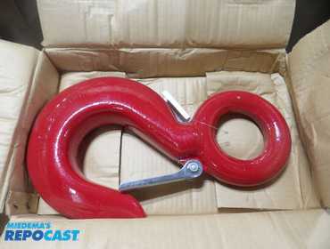 New Dayton; slip hook, carbon steel eye, rigging eye latch, 33000lb cap. 3-1/2"