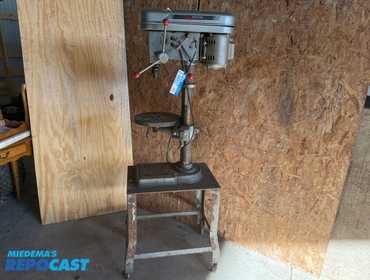 Style master bench top drill press mounted to portable stand. Works good per seller