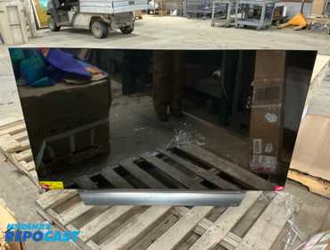 LG Oled TV 0LED65C8PUA 120v 57” x 32”