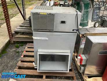 Town Center Commercial Ice Maker of Unknown Model 