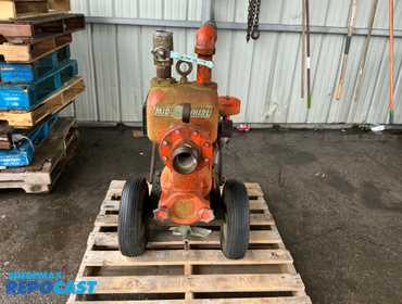 2" Trash Pump made by Mid-Whirl - powered by 9HP Briggs &amp; Stratton Engine - runs and pumps...