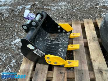 New IRanch 40cm Bucket with Teeth for Chinese Mini Excavator, approx. 16” wide overall, has pins