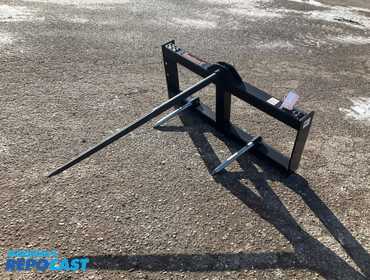 New Tomahawk bale spear skid steer attachment, 45” main spear, 1800lb capacity, skid steer quick...