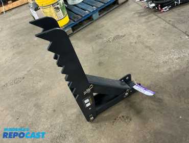 New Wolverine Model FCM-31-32IN Manaul Thumb for Excavator, weld on style, thumb is approx. 6”x31...