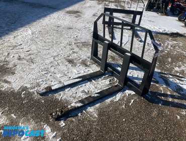 New Tomahawk 42” skid steer fork attachment, 42”L x 4”W forks, 2800lb capacity, skid steer quick...