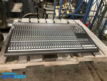 MACKIE 32.8 classic analog 8-bus mixing console designed for project studios and live sound. It...