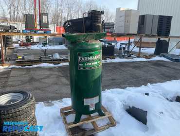 Farmhand 70gal Cast Iron air compressor. 7.0HP, 135 Max PSI, VT633500AJ