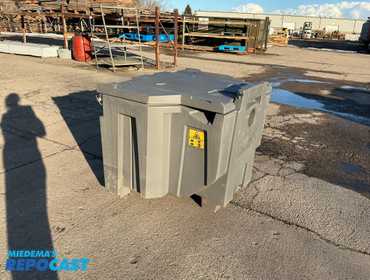 Boss quick cube plastic salt bin with latches to lock approx. 48” x 36” x 38” - has some damage 