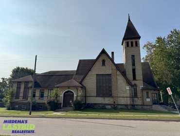5,574 Sq. Ft. Commercial Building in Alma, MI