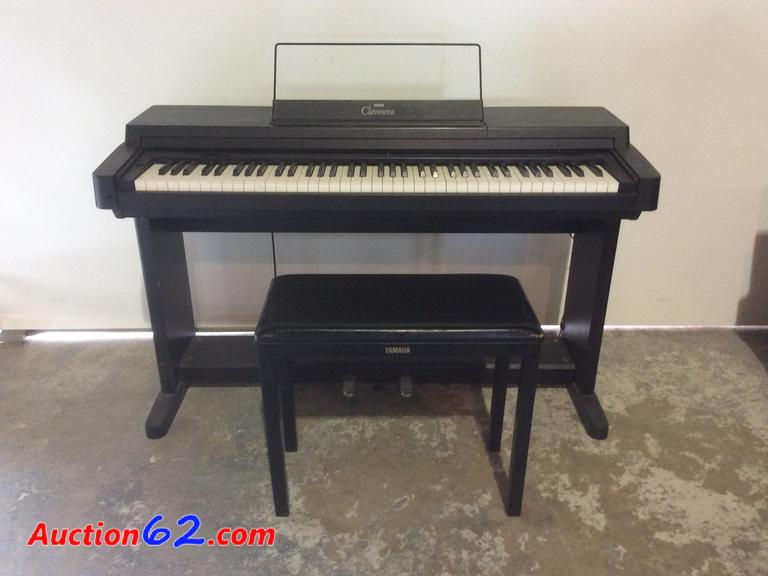 Yamaha Clavinova model CLP250. Works....