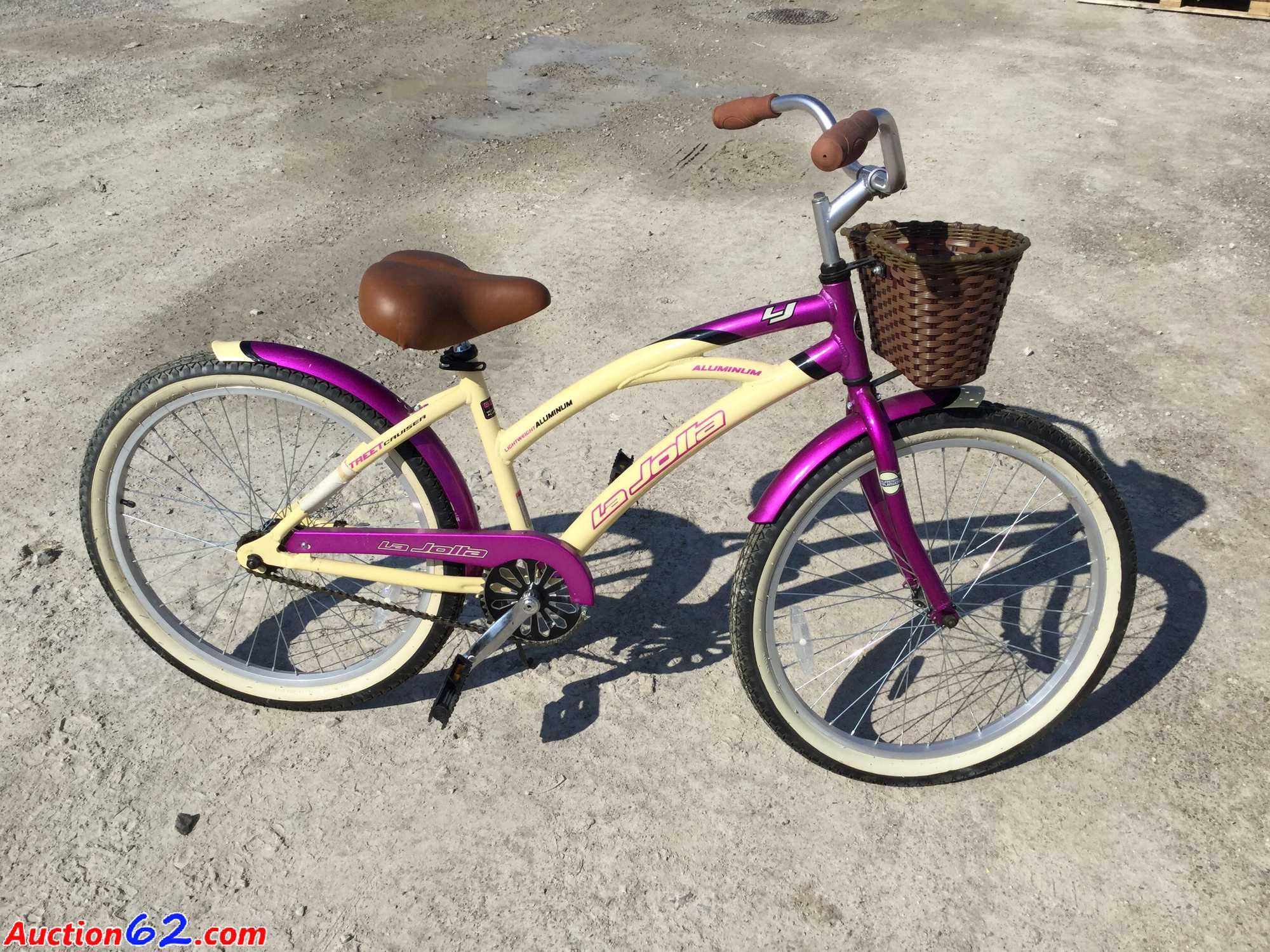 Auction62 Huffy La Jolla Women s 24 inch Bicycle