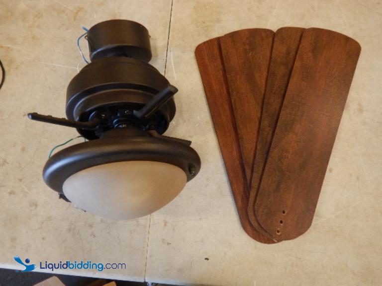 LiquidBidding Ceiling fan. Model AC536....