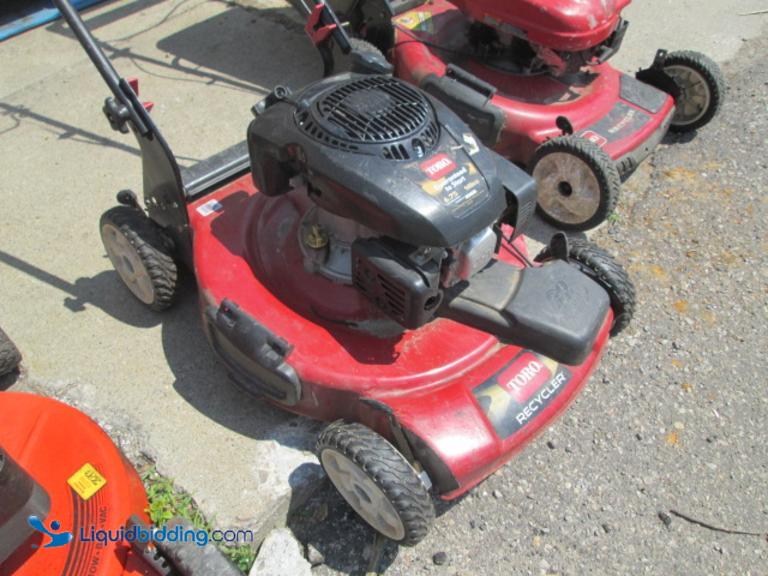 LiquidBidding 3 Push lawn mowers, 1 Ariens push...