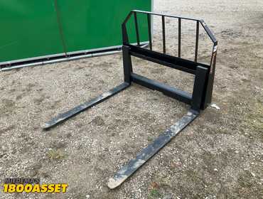 New Tomahawk 48” skid steer fork attachment, 48”L x 4”W forks, 2800lb capacity, skid steer quick...