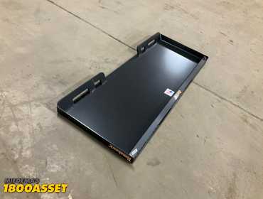 New Tomahawk skid steer quick attach plate